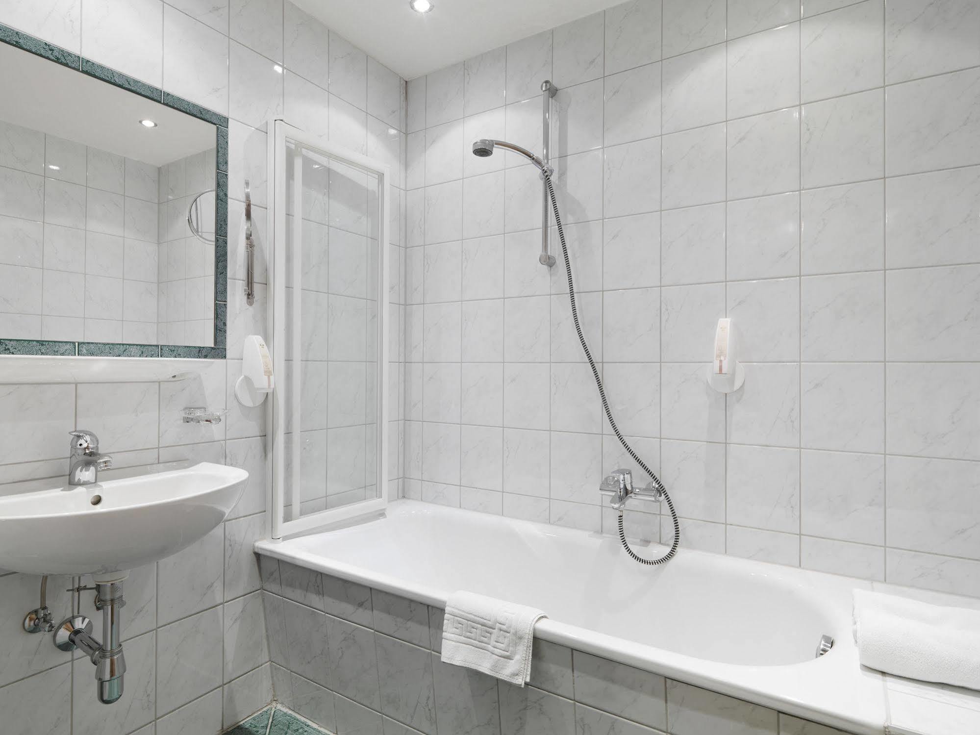 Posthotel Strengen Am Arlberg エクステリア 写真