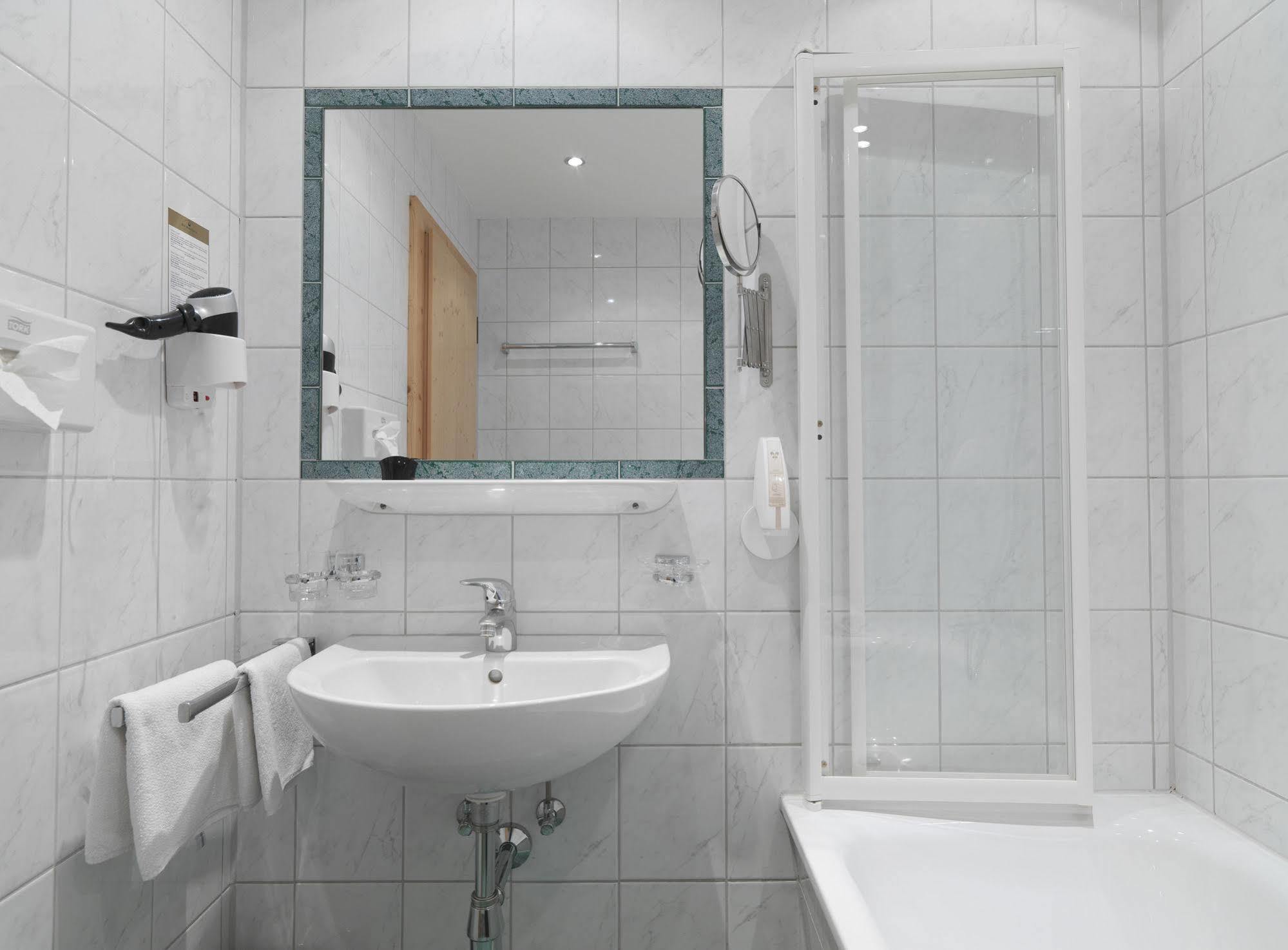 Posthotel Strengen Am Arlberg エクステリア 写真