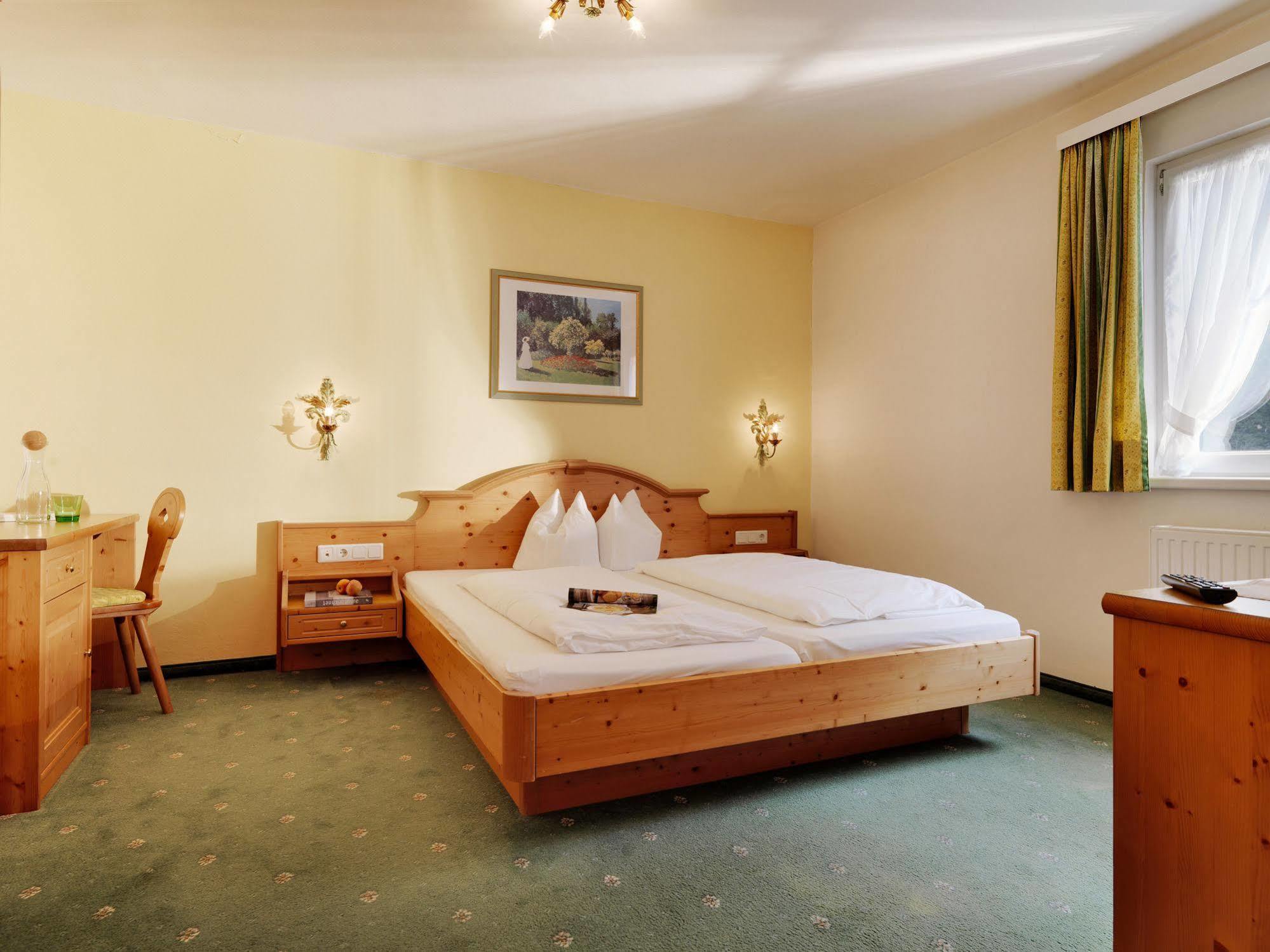 Posthotel Strengen Am Arlberg エクステリア 写真