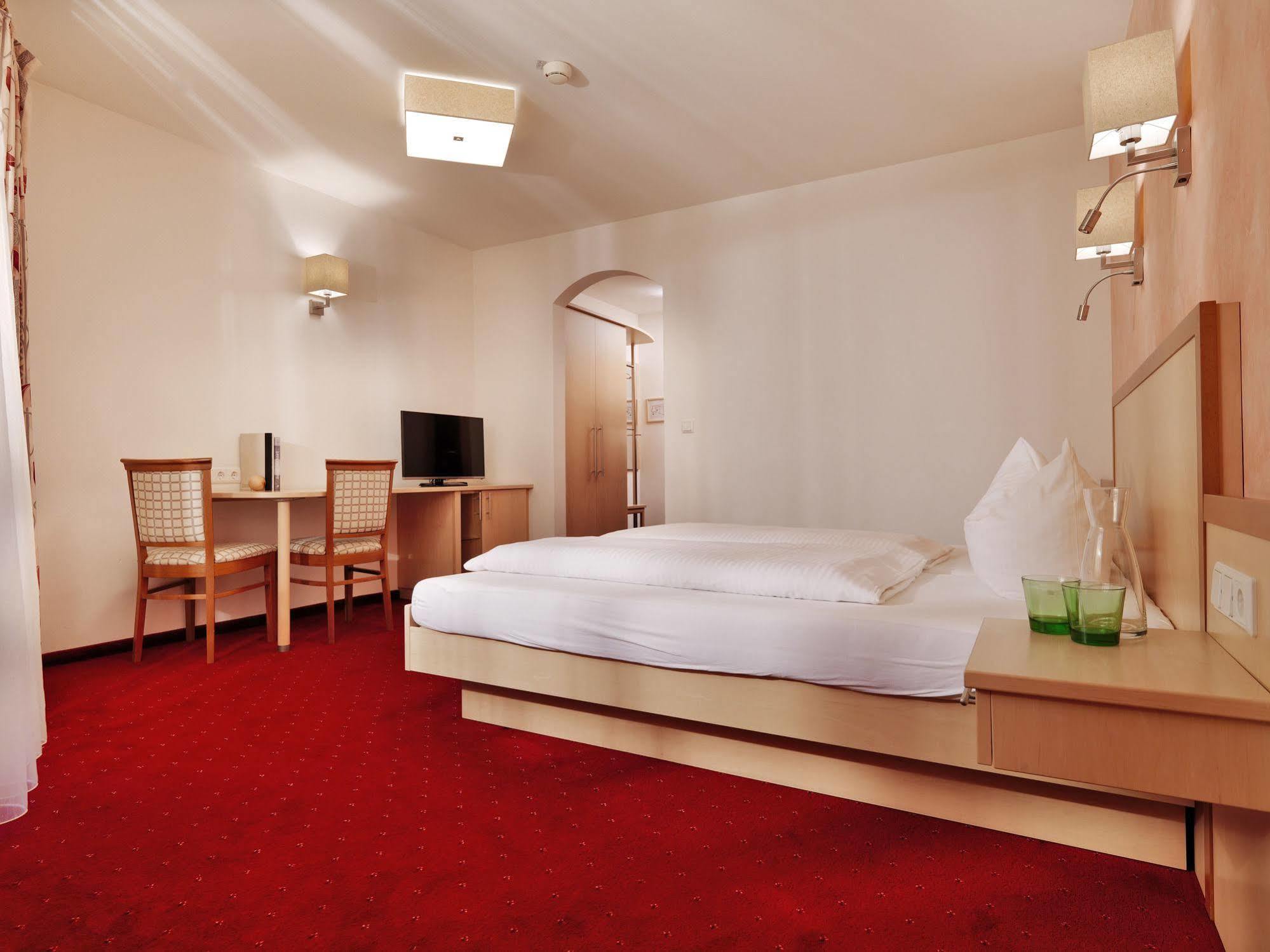 Posthotel Strengen Am Arlberg エクステリア 写真