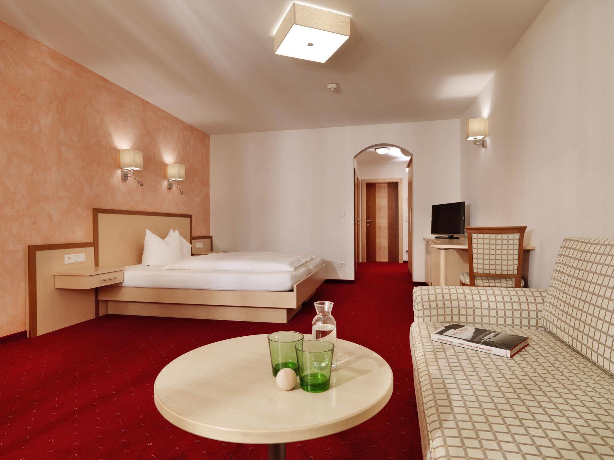 Posthotel Strengen Am Arlberg エクステリア 写真