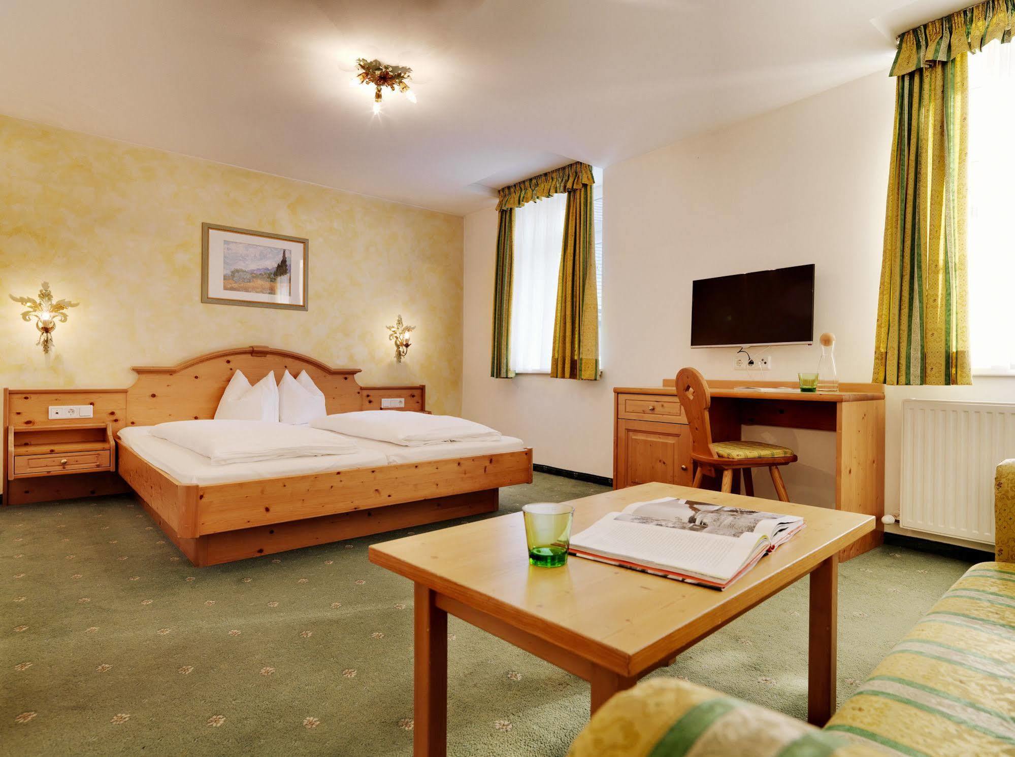 Posthotel Strengen Am Arlberg エクステリア 写真