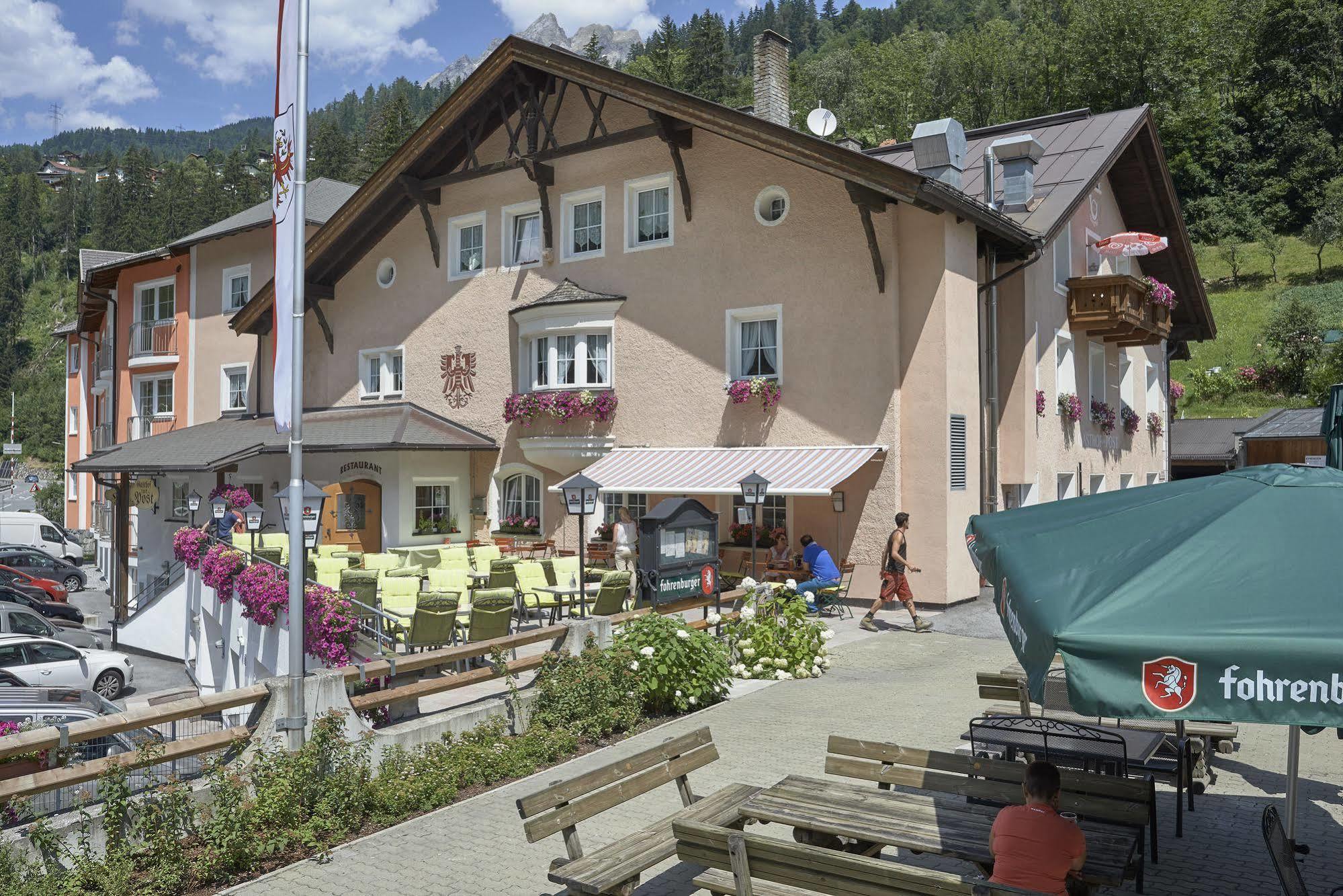 Posthotel Strengen Am Arlberg エクステリア 写真